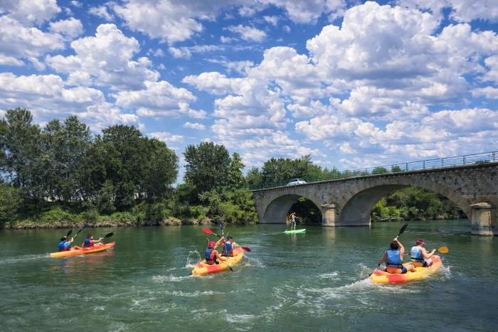 Canoë sur l'Indiana River à Saint-Laurent-d’Aigouze, une activité idéale pour explorer le Gard.
